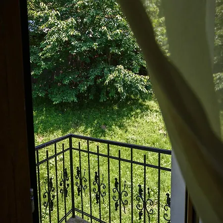 Charming Villa In A Private Mountain Resort Brasov Exterior photo