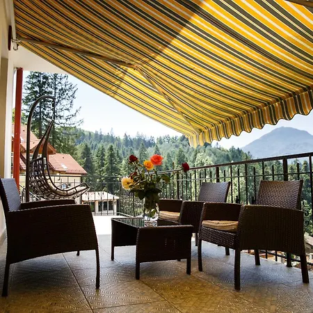 Charming Villa In A Private Mountain Resort Brasov Exterior photo