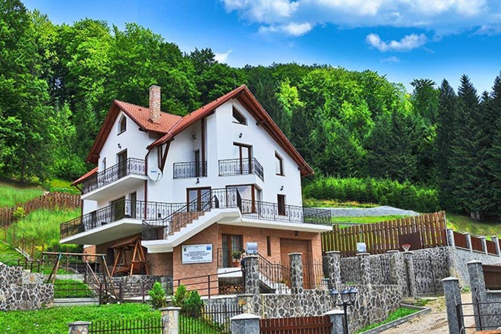 Charming In A Private Mountain Villa