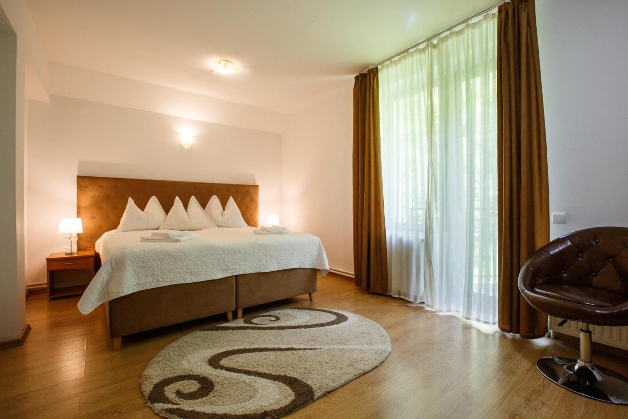 Charming In A Private Mountain Villa Brasov