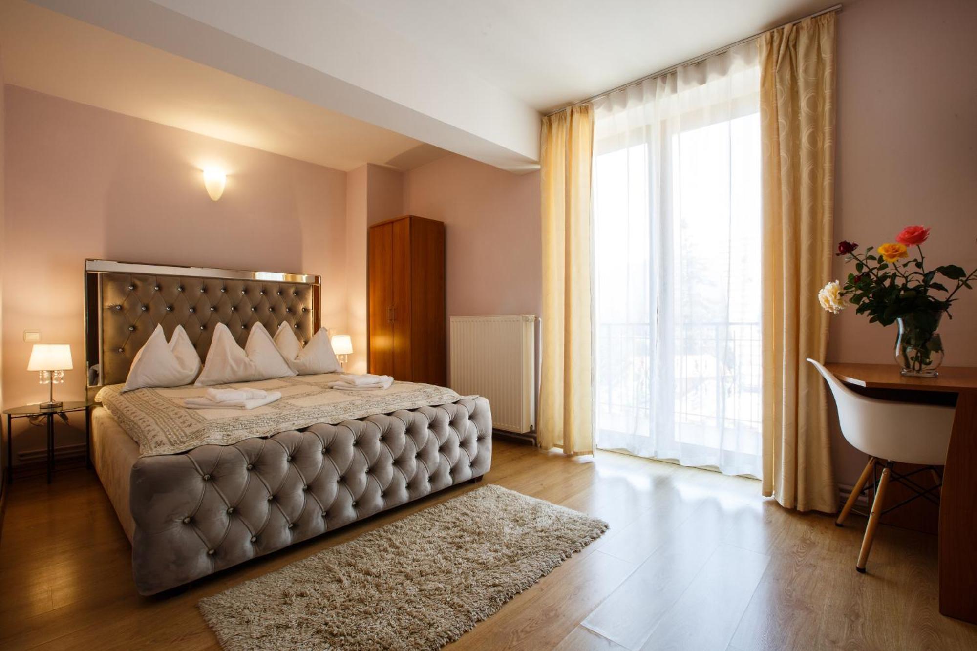 Villa Charming In A Private Mountain Braşov